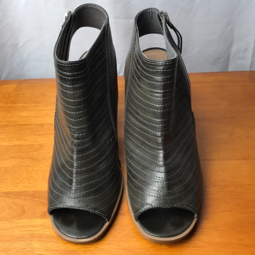 CL by Laundry Peep Toe Booties Grey Sz:10 - Picture 2 of 8